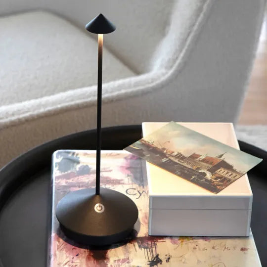 Moderne slank trådløs LED bordlampe