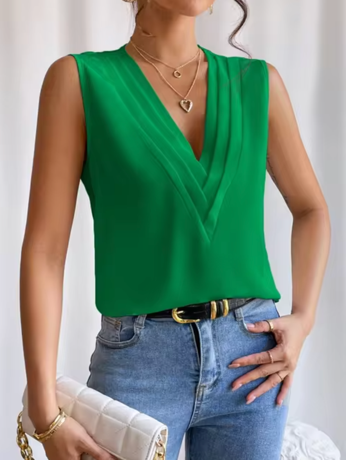 Violetta – Elegant Sleeveless Top with V-Neck for Women