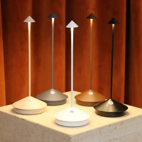 Moderne slank trådløs LED bordlampe