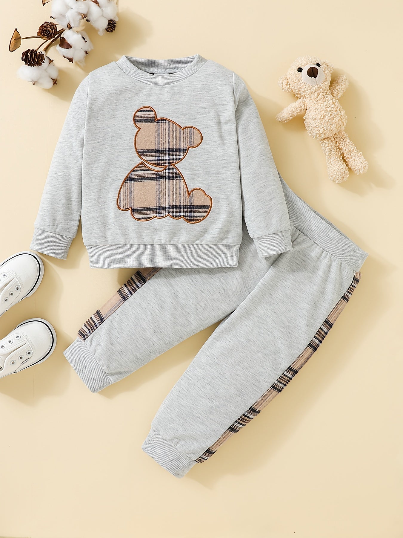 2-piece outfit - sweatshirt with bear embroidery and trousers - Paris
