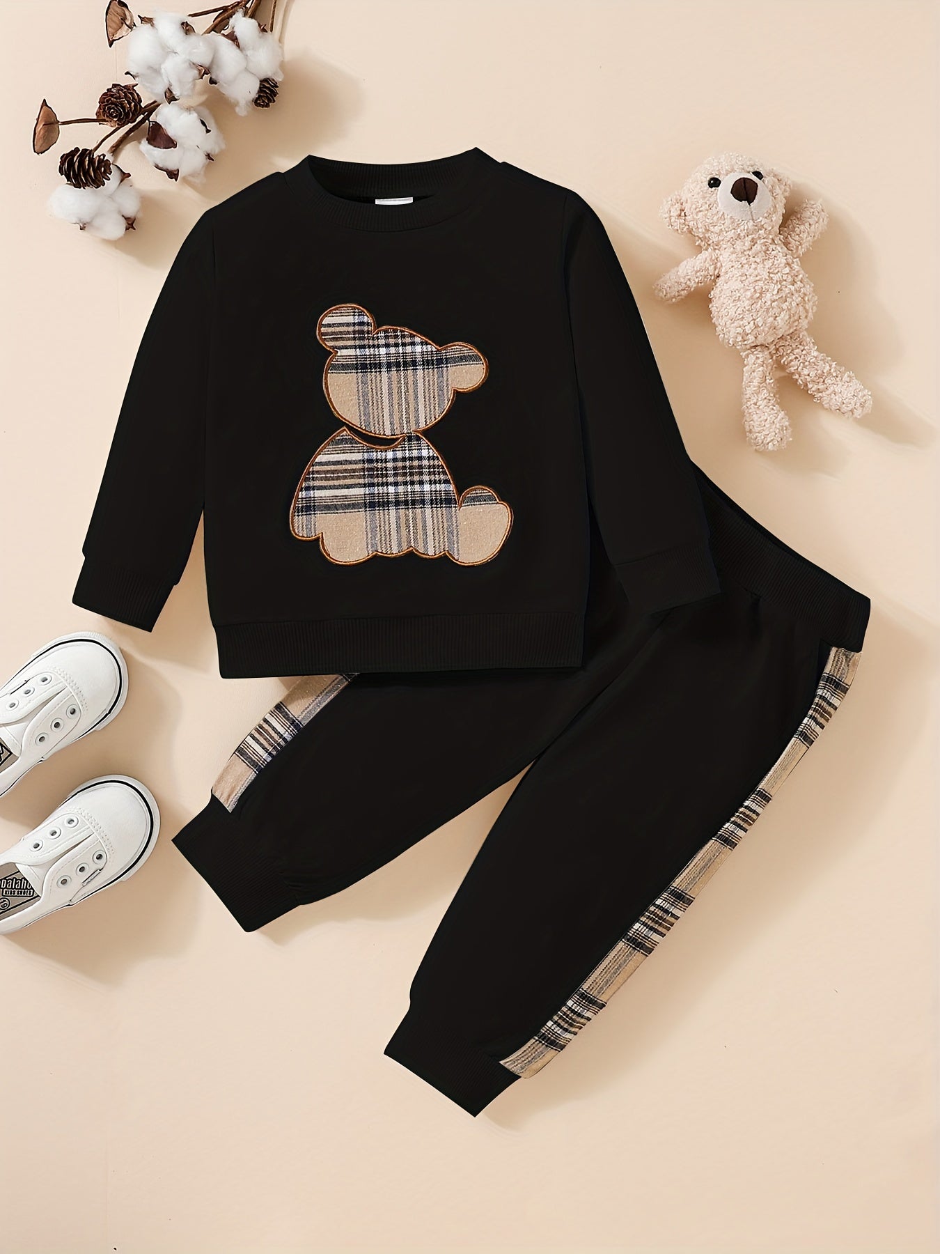 2-piece outfit - sweatshirt with bear embroidery and trousers - Paris