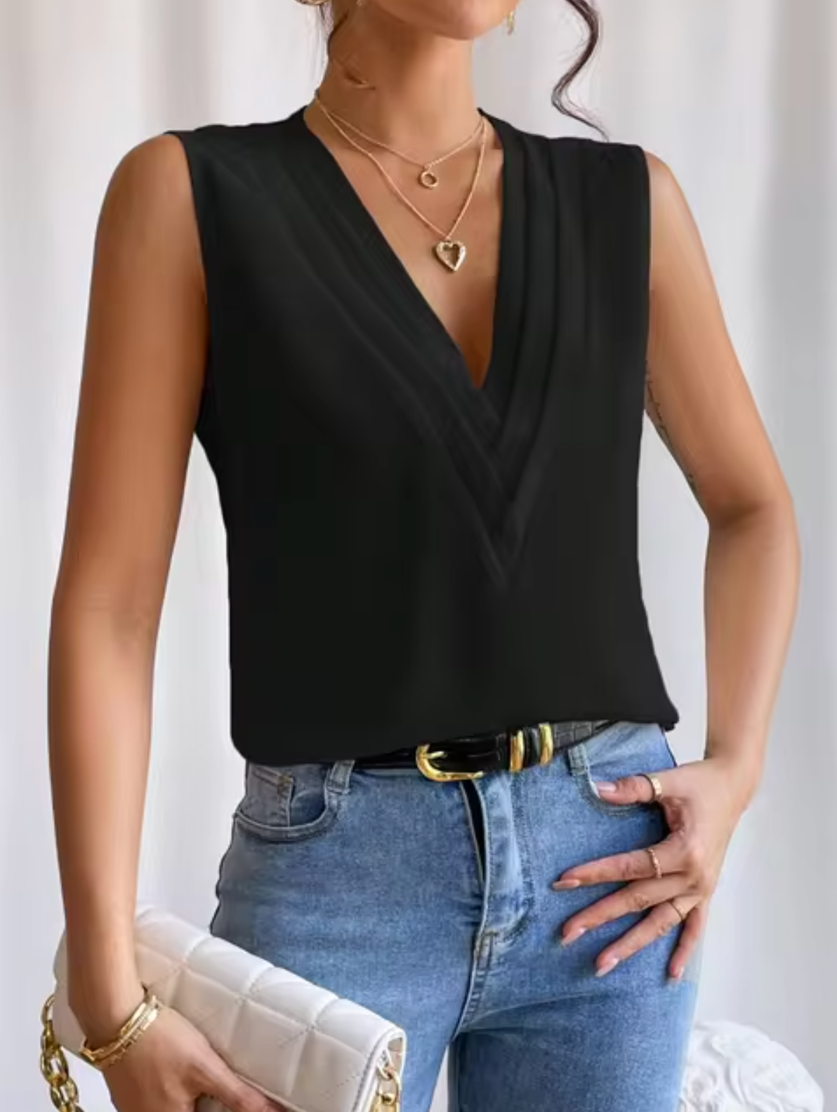 Violetta – Elegant Sleeveless Top with V-Neck for Women