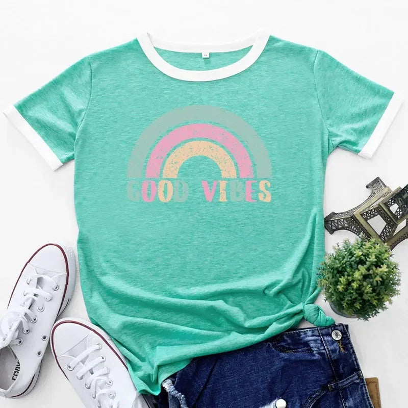 Valentina – T-shirt grande taille avec patchwork arc-en-ciel et manches courtes