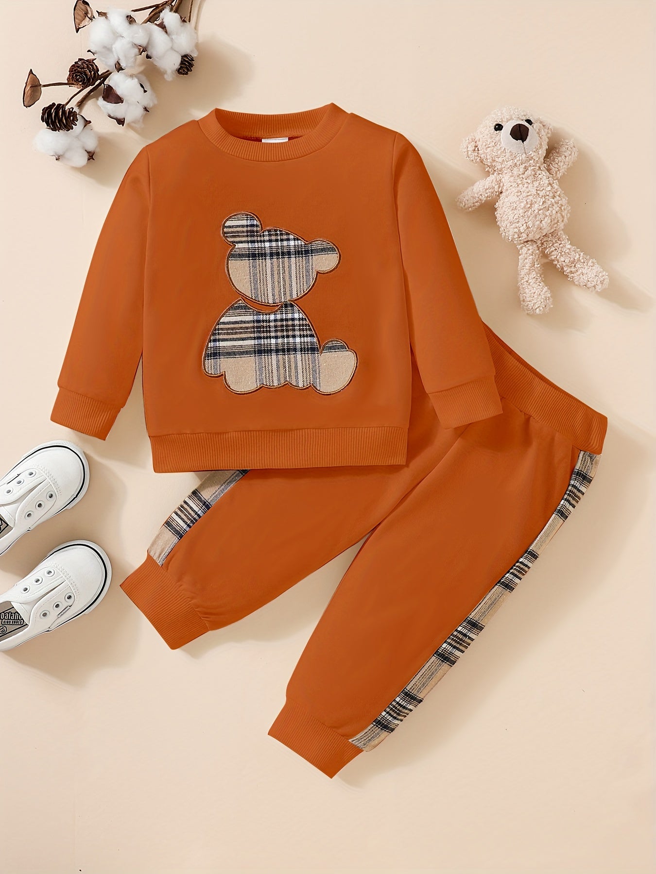 2-piece outfit - sweatshirt with bear embroidery and trousers - Paris