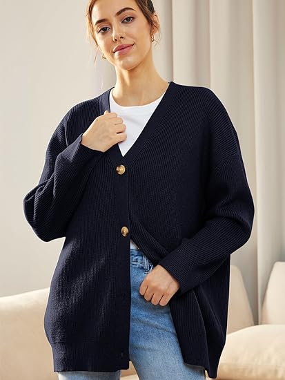 Oversized cardigan til kvinder med V-hals og knaplukning - Aleen