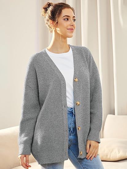 Oversized cardigan til kvinder med V-hals og knaplukning - Aleen