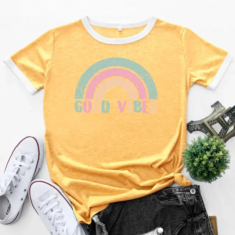 Valentina – T-shirt grande taille avec patchwork arc-en-ciel et manches courtes
