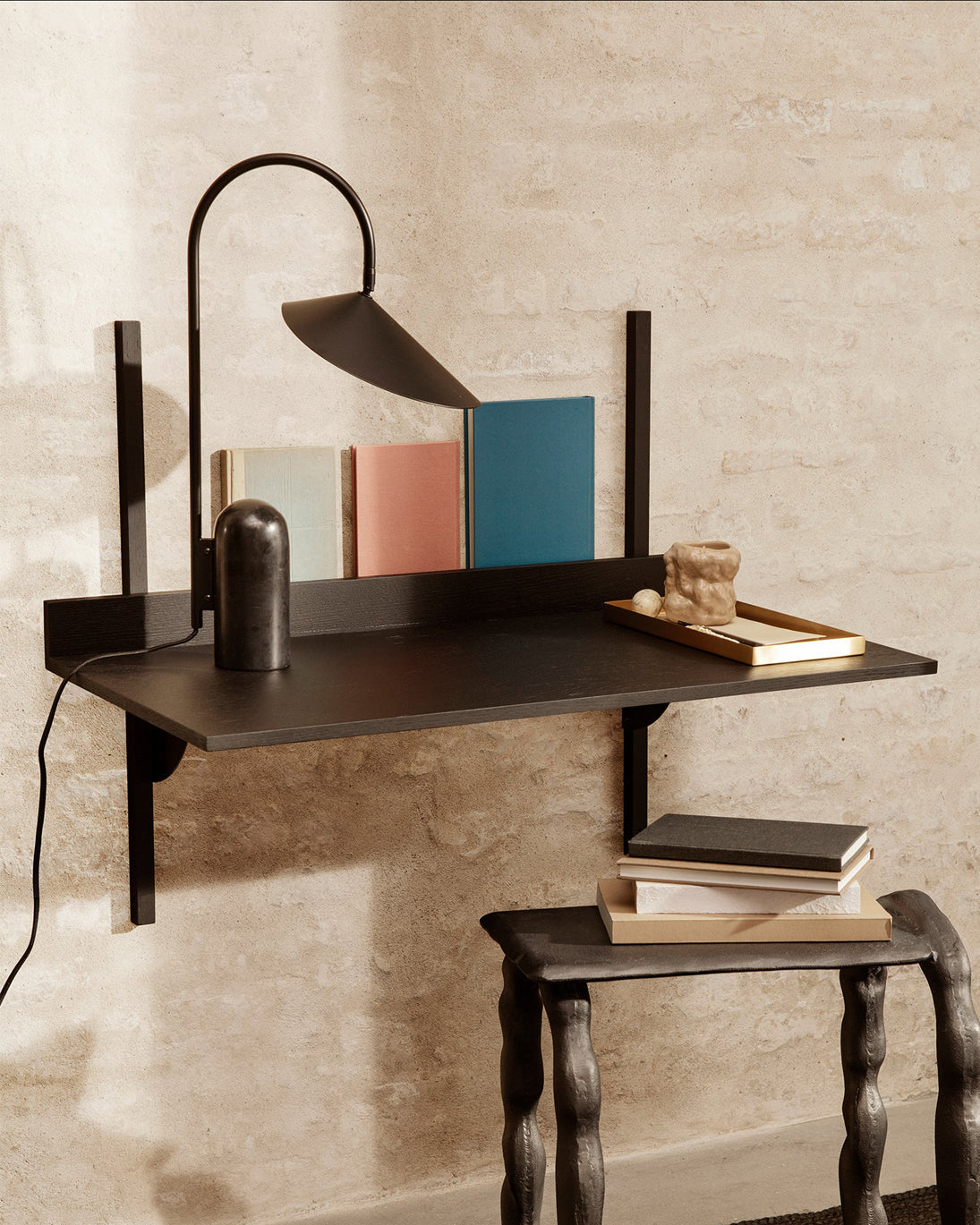 LeafArch - Elegant Adjustable Table Lamp