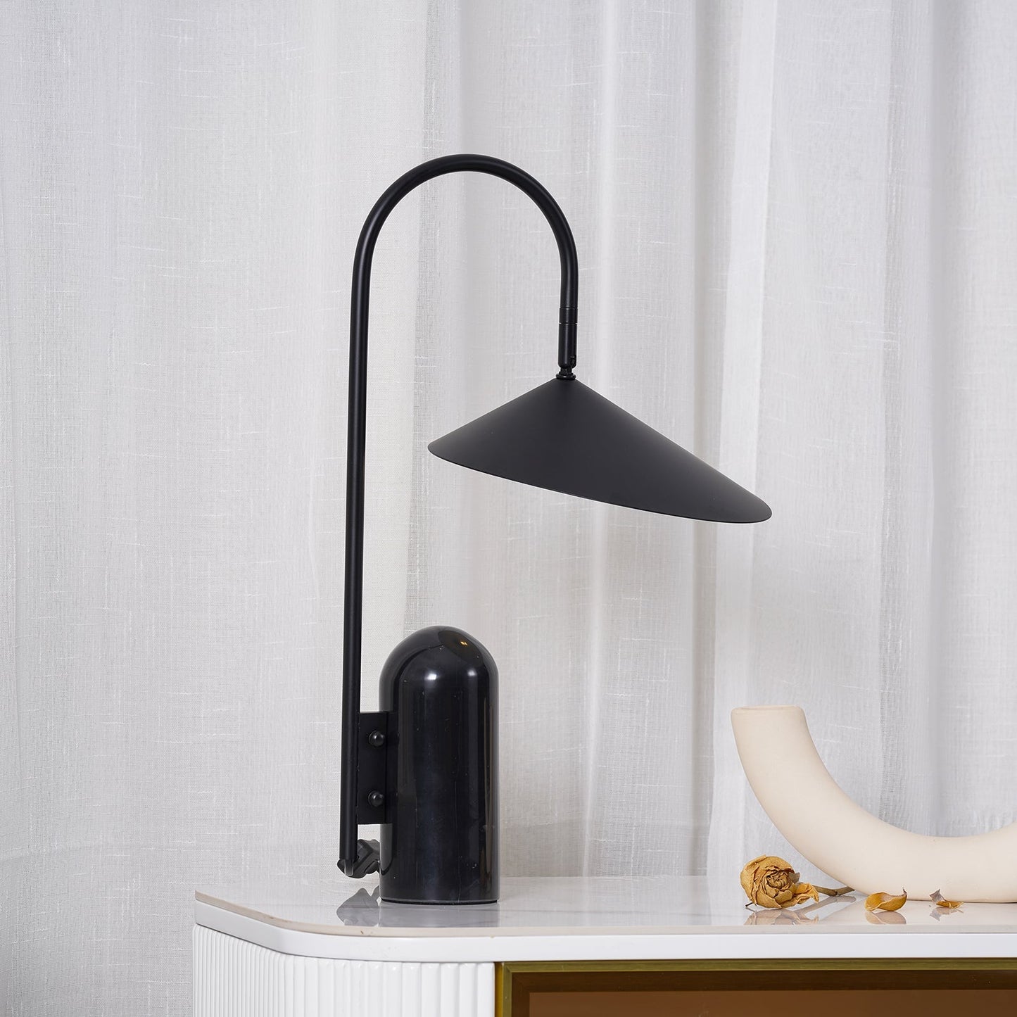 LeafArch - Elegant Adjustable Table Lamp