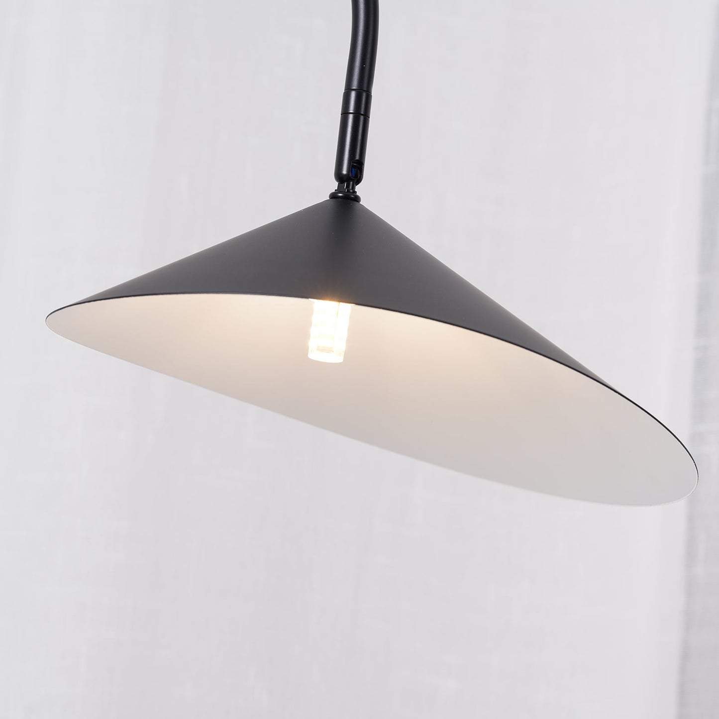 LeafArch - Elegant Adjustable Table Lamp