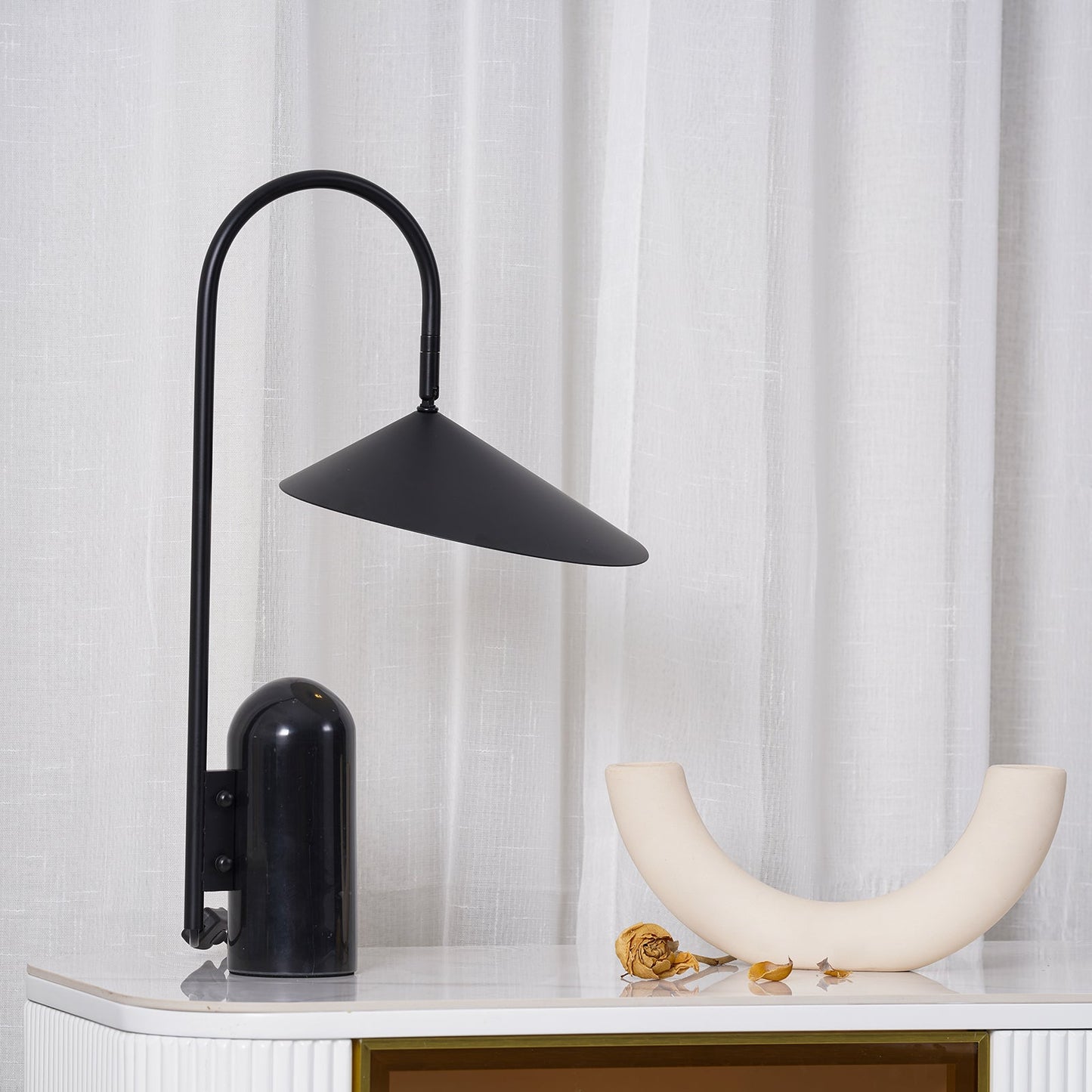LeafArch - Elegant Adjustable Table Lamp