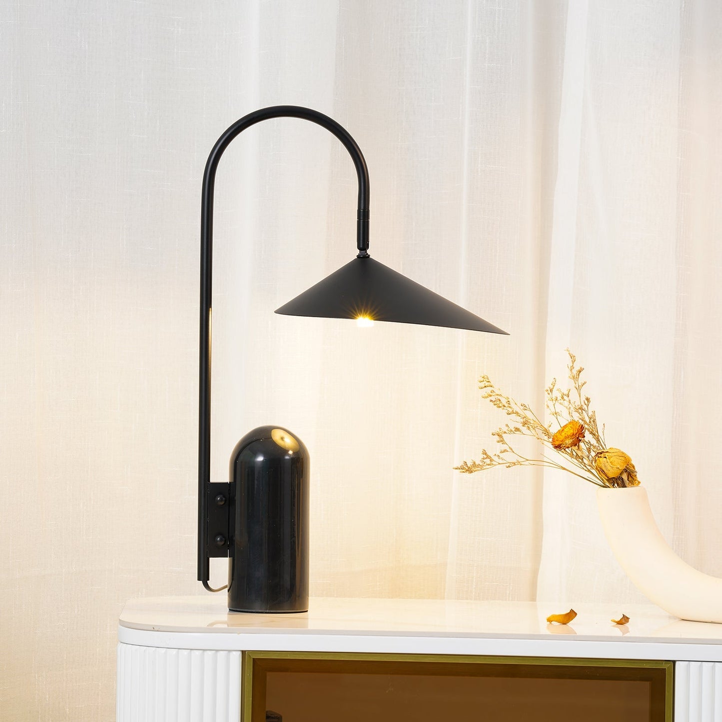 LeafArch - Elegant Adjustable Table Lamp