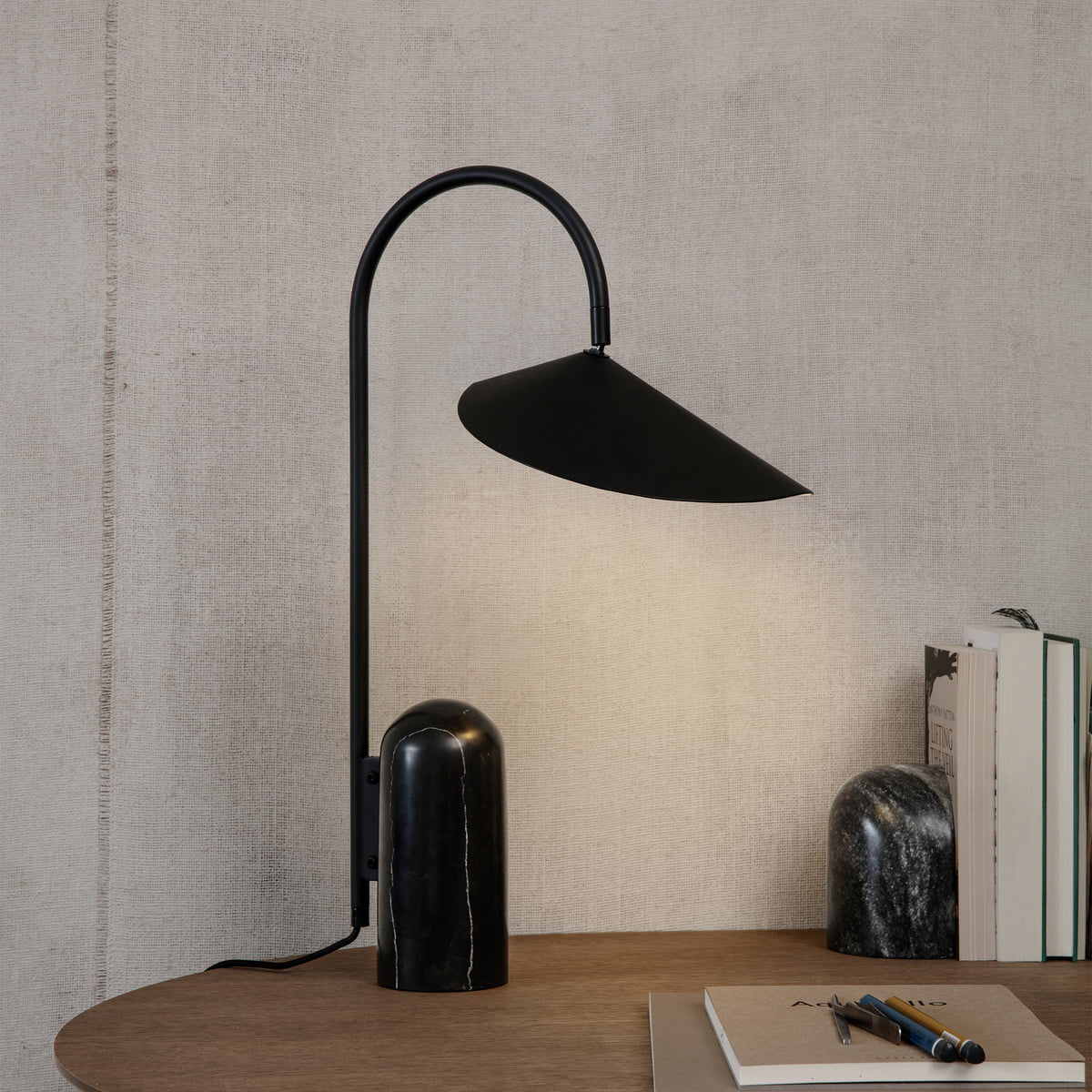 LeafArch - Elegant Adjustable Table Lamp
