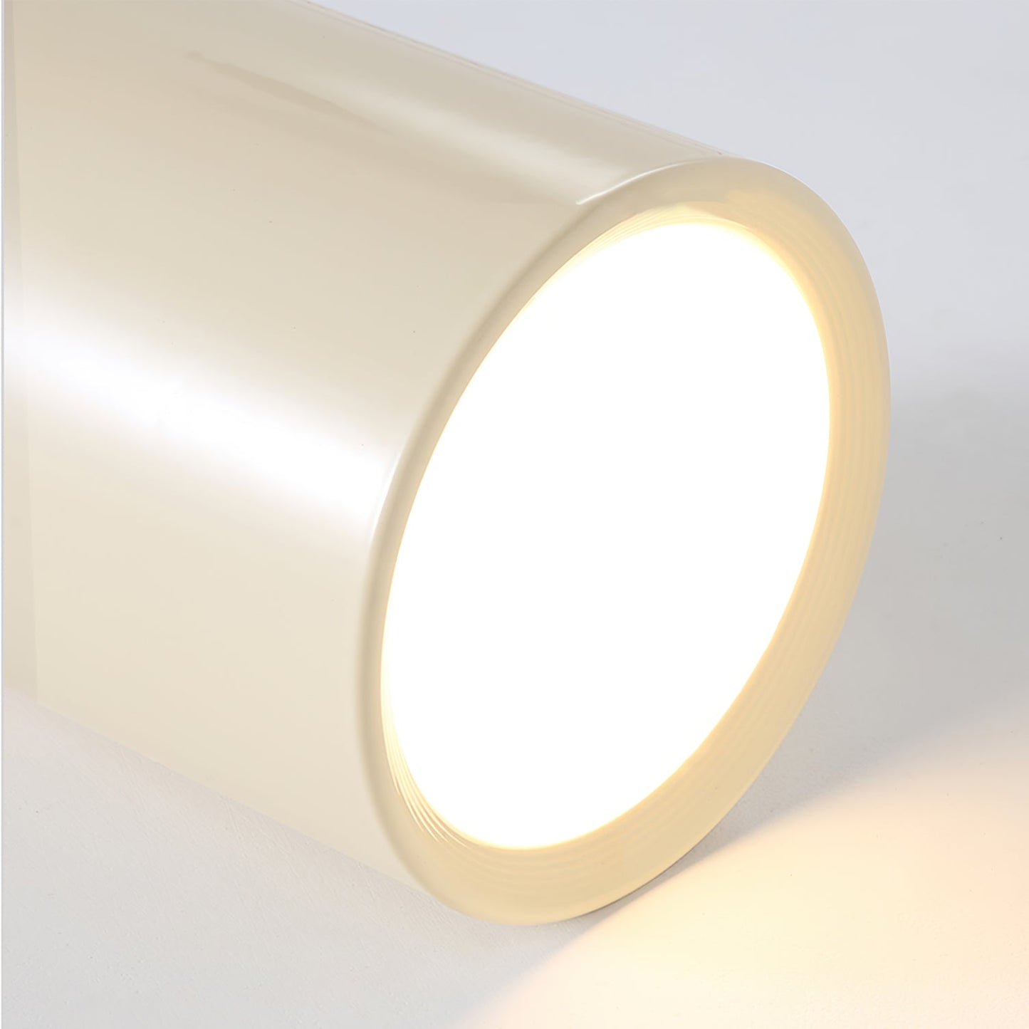 AsherGlow - Loftlampe med moderne form og behagelig lysfordeling