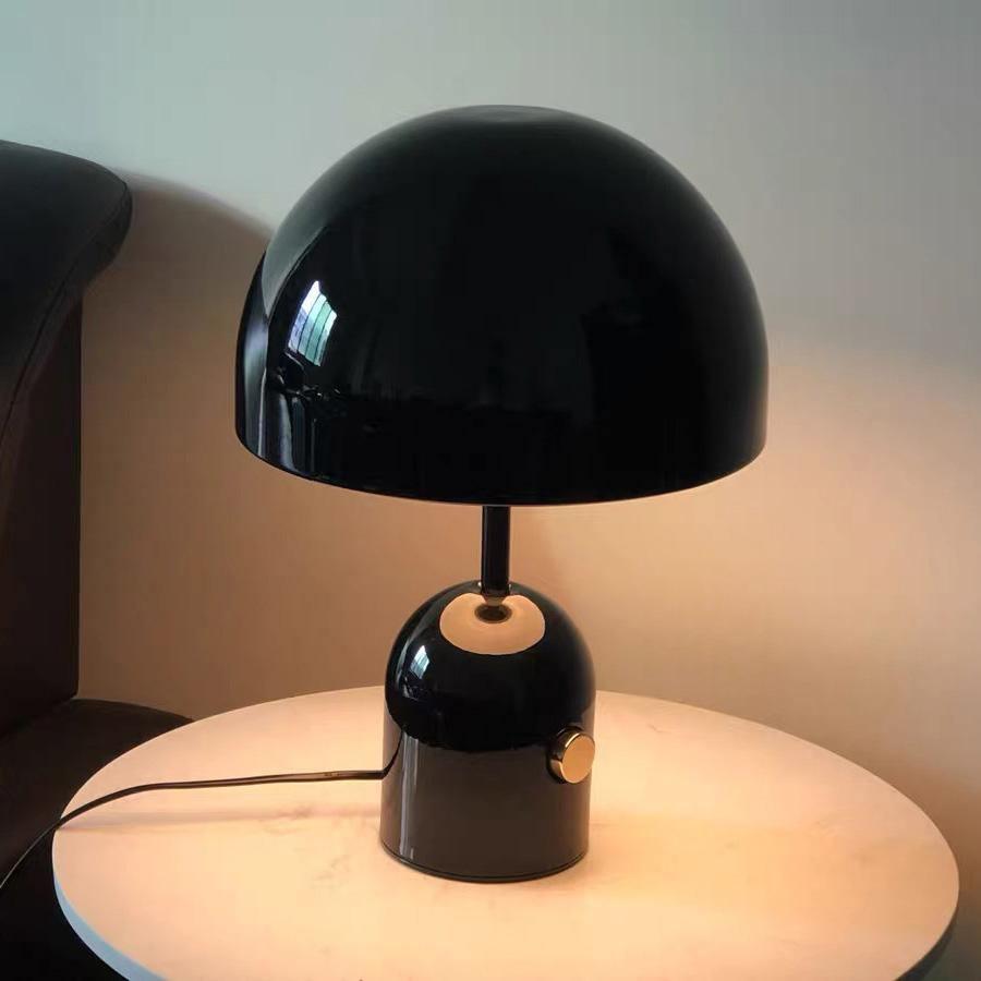 Lampe de table inspirée par une cloche
