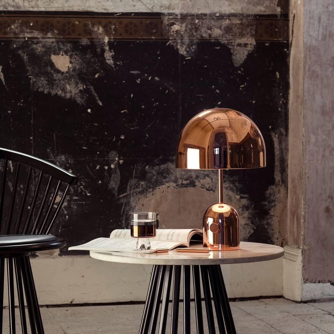 Lampe de table inspirée par une cloche