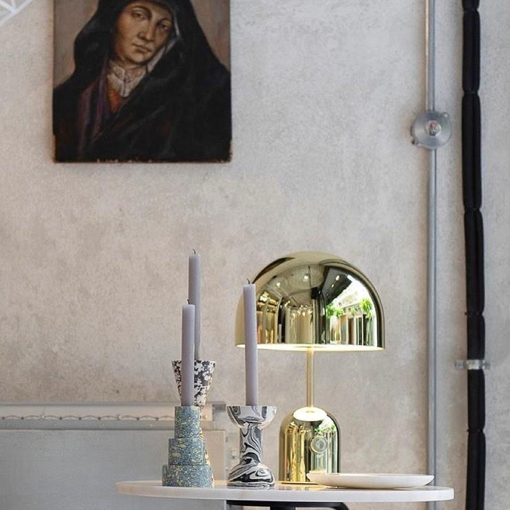 Lampe de table inspirée par une cloche