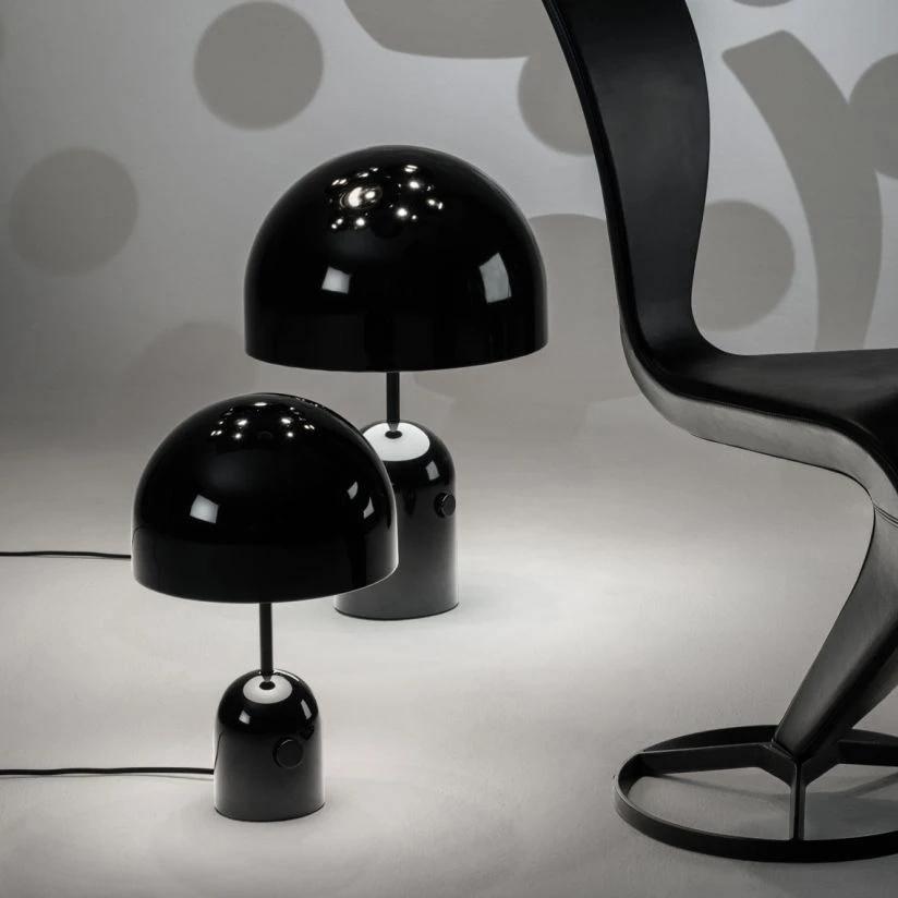 Lampe de table inspirée par une cloche