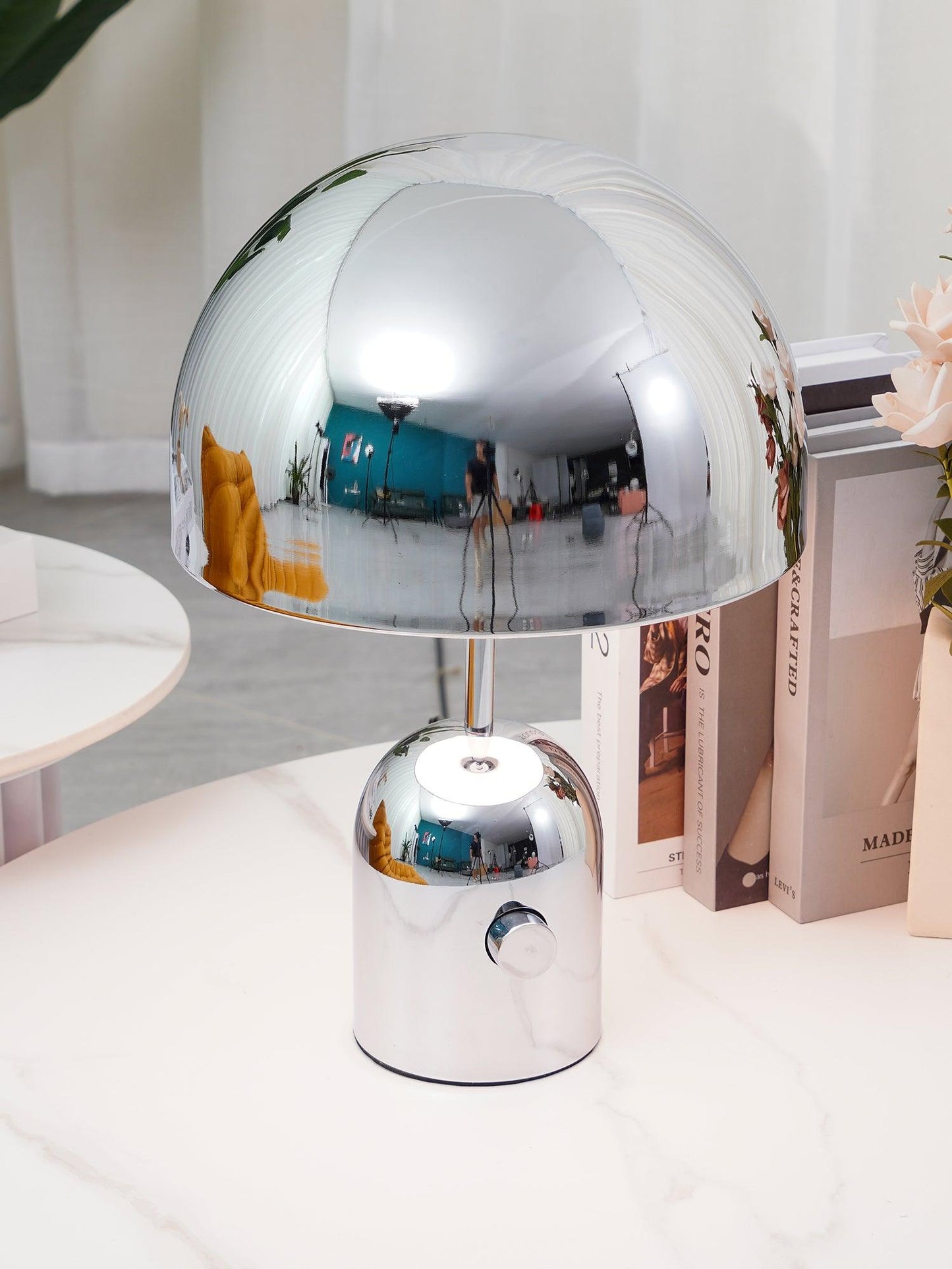 Lampe de table inspirée par une cloche