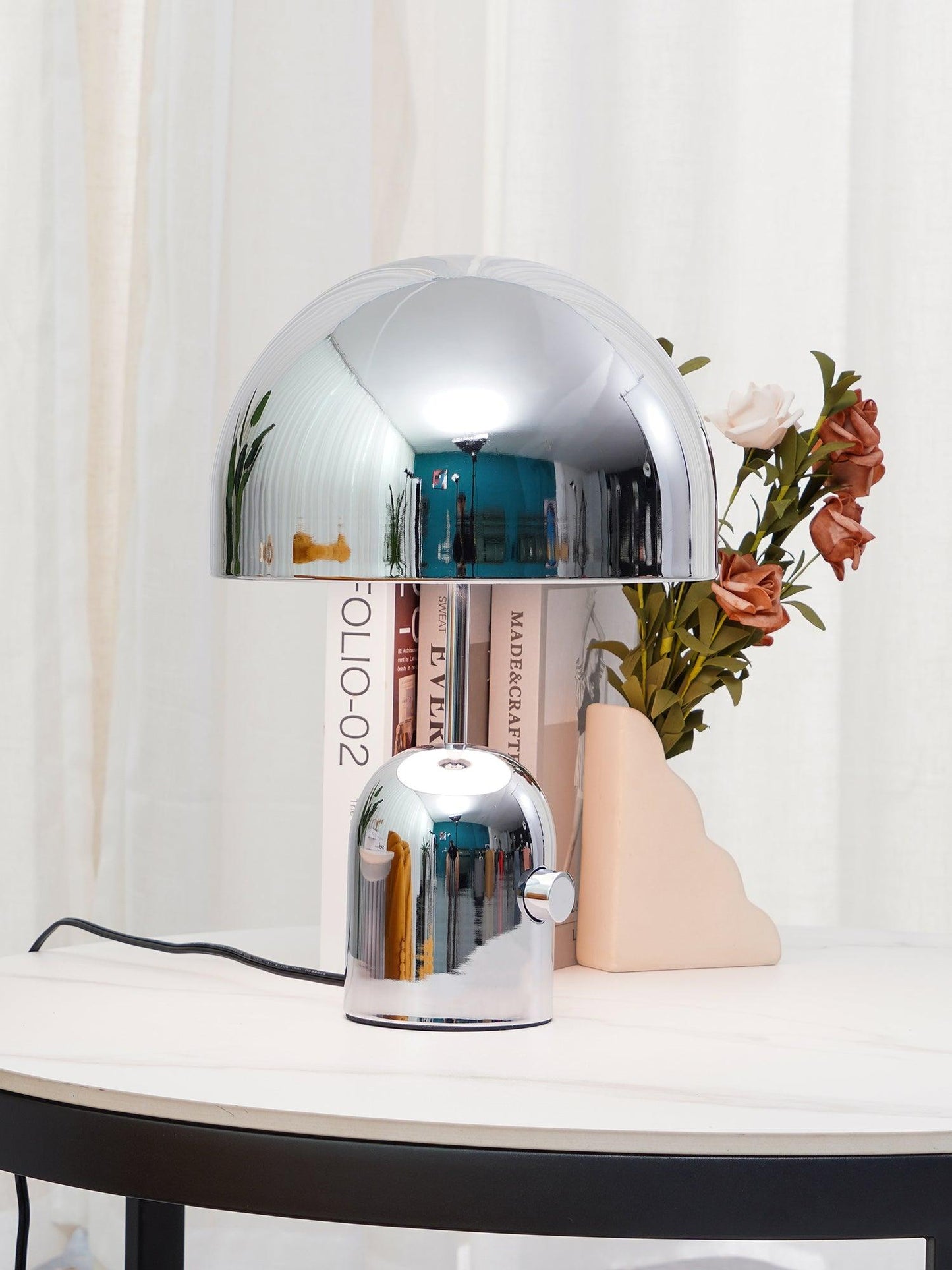 Lampe de table inspirée par une cloche