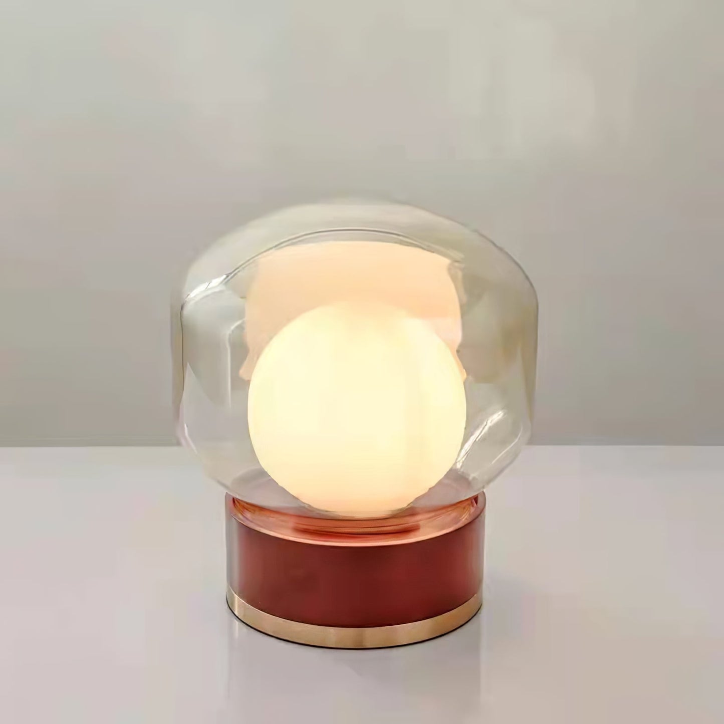 BouleLuxe - Bordlampe med geometrisk stil og varm atmosfære