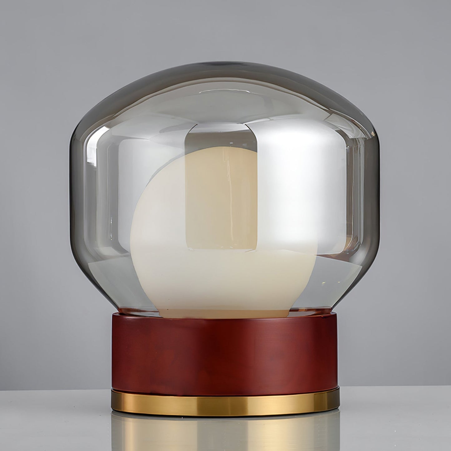 BouleLuxe - Bordlampe med geometrisk stil og varm atmosfære