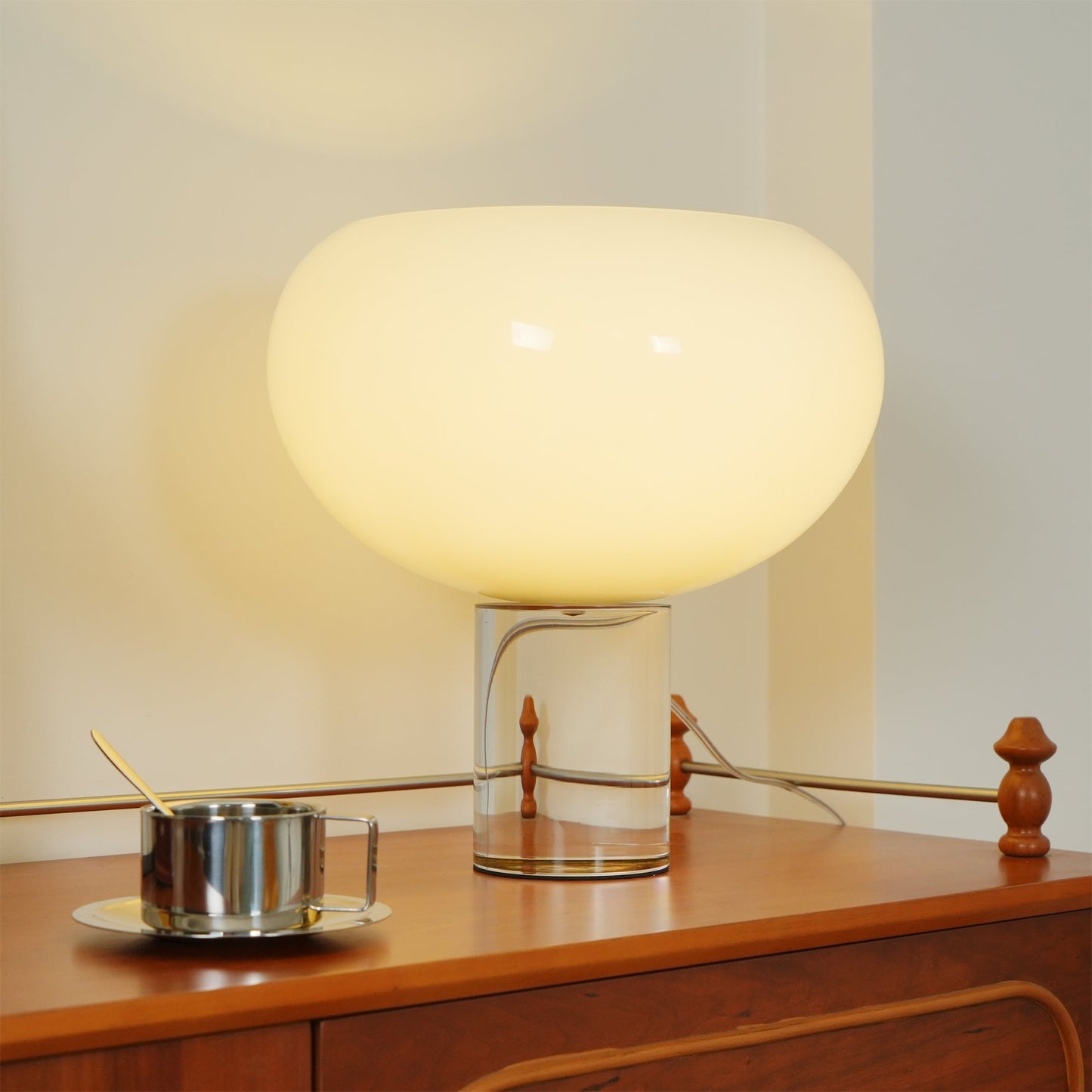 GlowBuds - Moderne bordlampe med rundt glasdesign