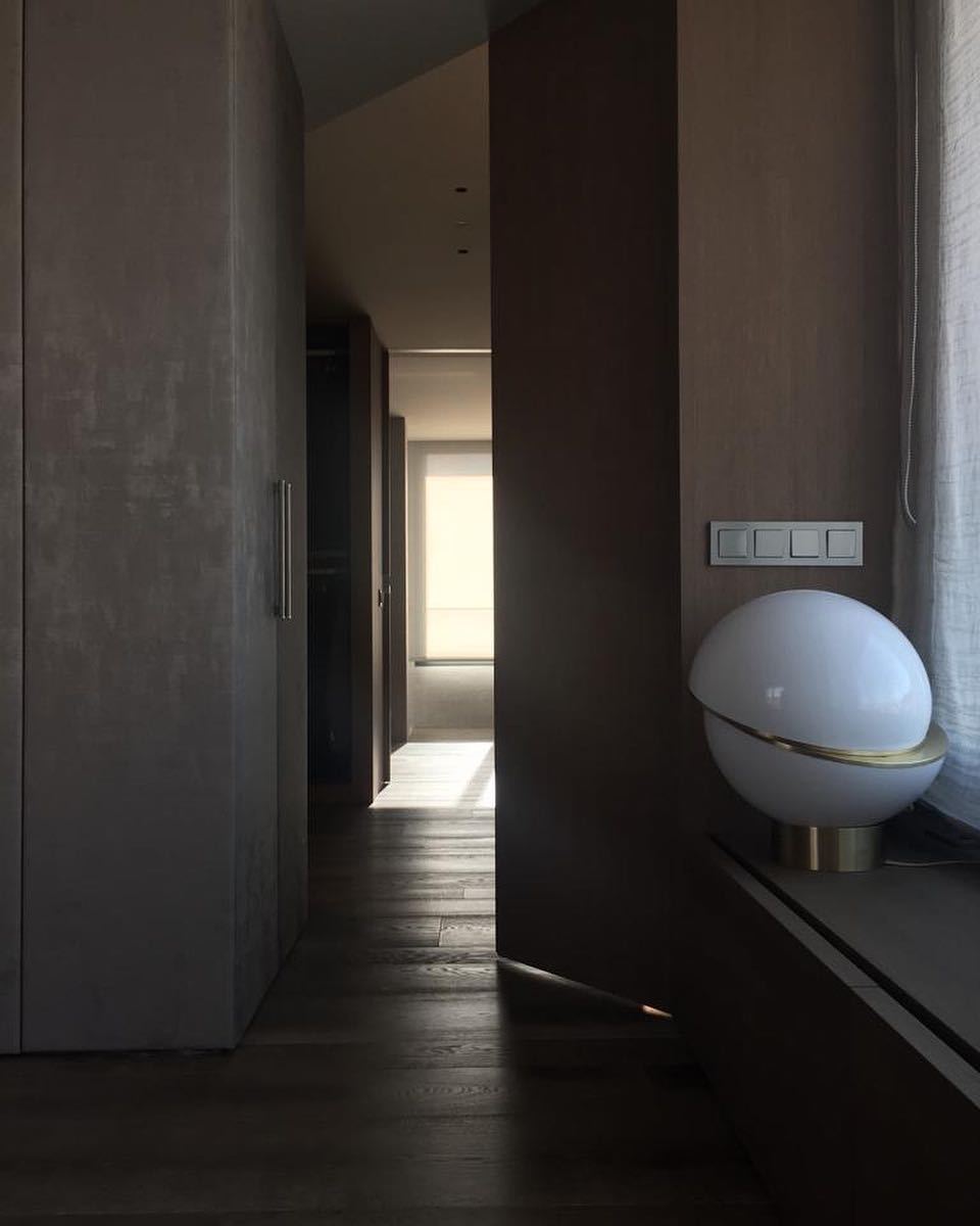 HalveMaanLuxe - Table Lamp with Unique Shape and Cosy Atmosphere