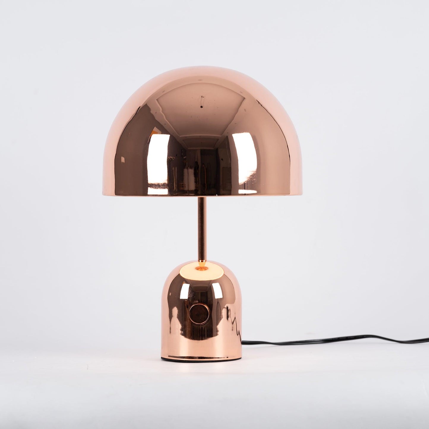 Lampe de table inspirée par une cloche