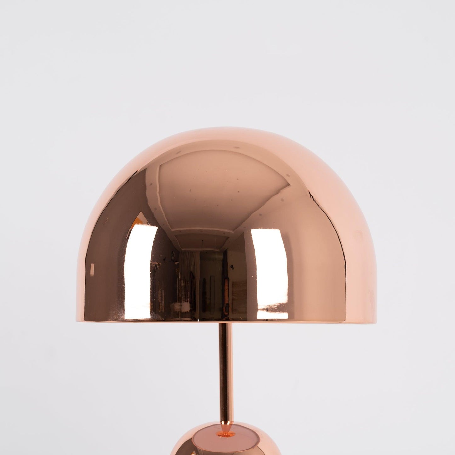 Lampe de table inspirée par une cloche