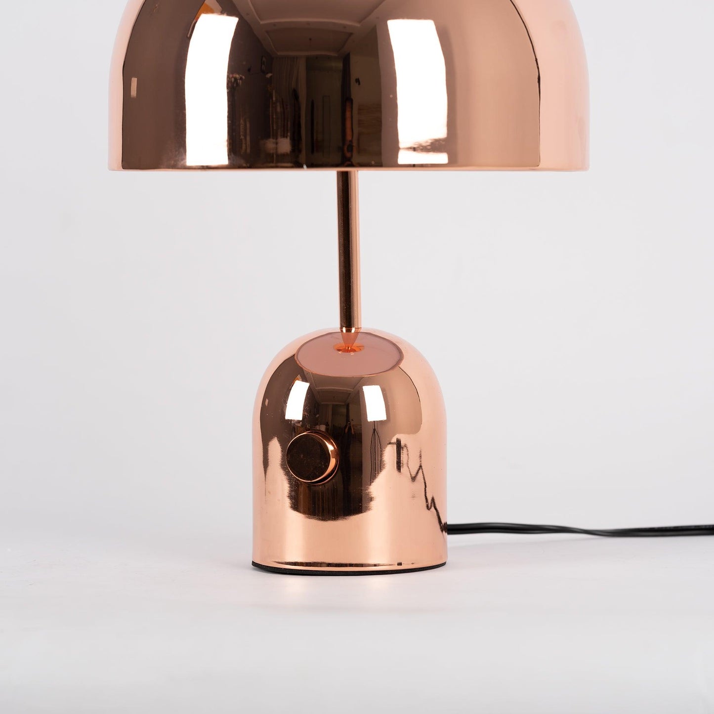 Lampe de table inspirée par une cloche