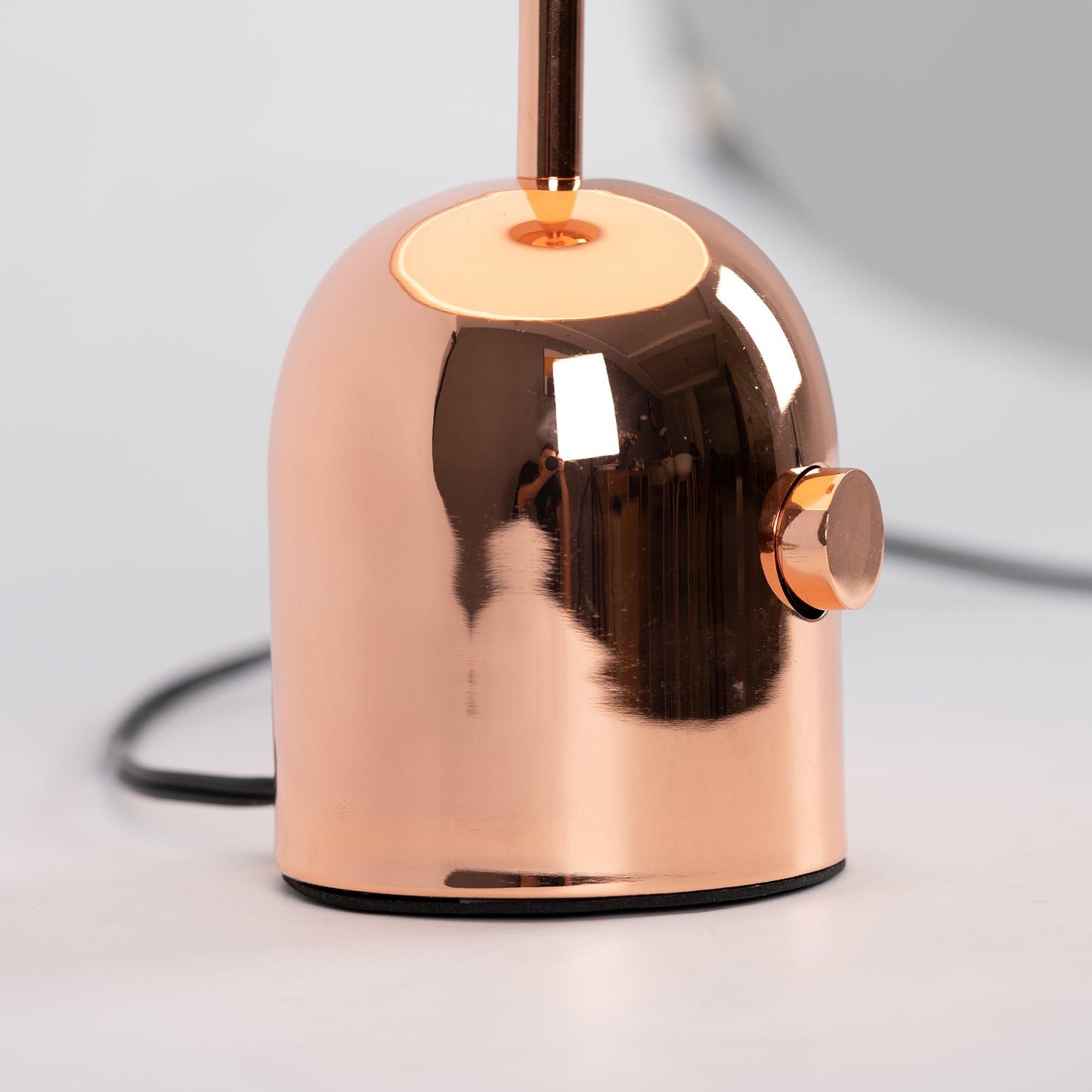 Lampe de table inspirée par une cloche