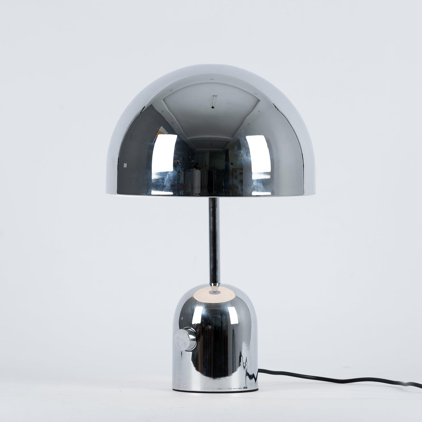 Lampe de table inspirée par une cloche