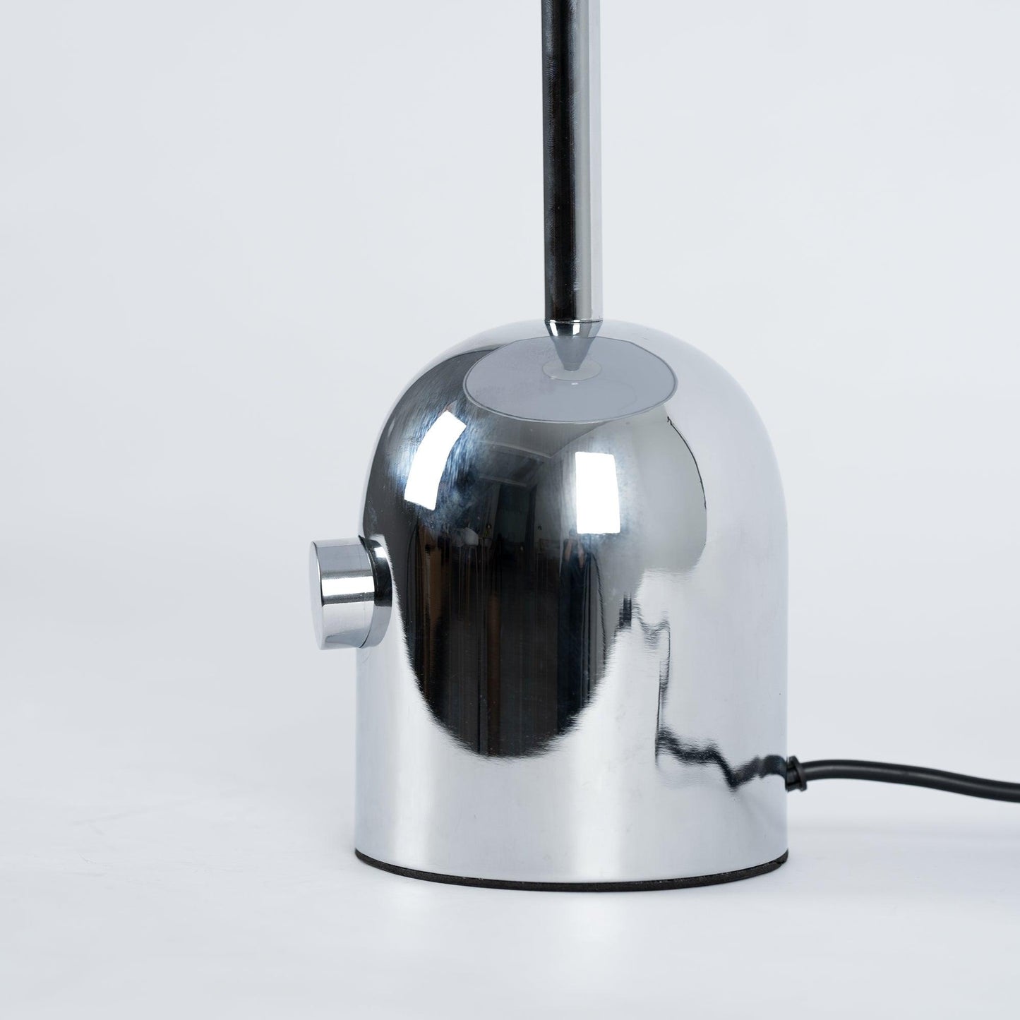 Lampe de table inspirée par une cloche