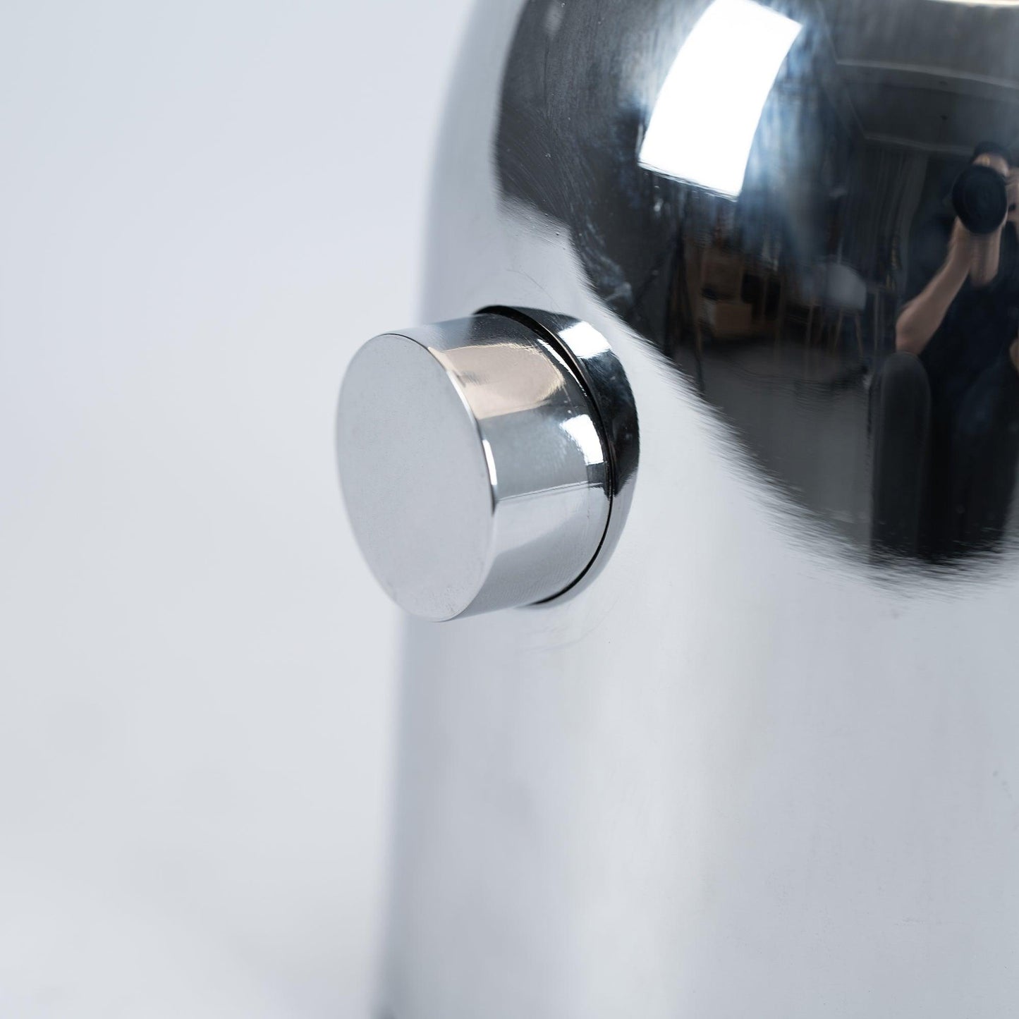 Lampe de table inspirée par une cloche