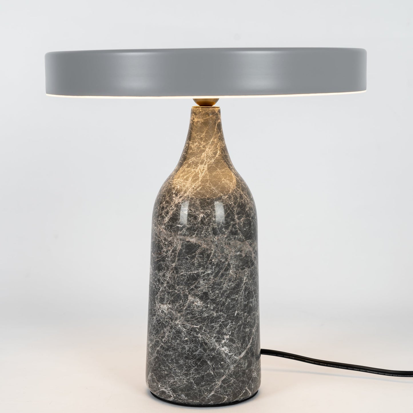 LuxeEddy - Table Lamp with Elegant Design and Subtle Light Distribution
