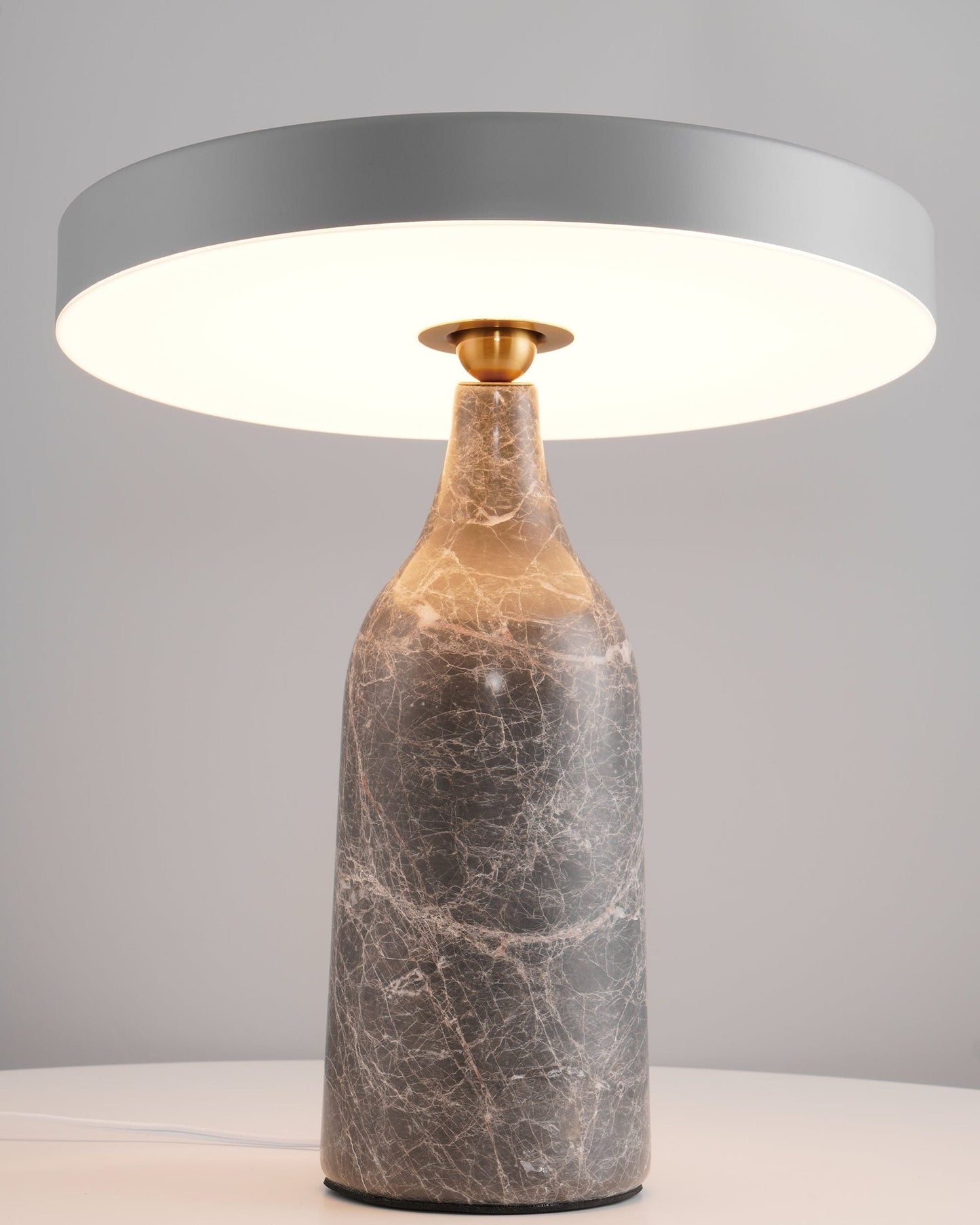 LuxeEddy - Table Lamp with Elegant Design and Subtle Light Distribution