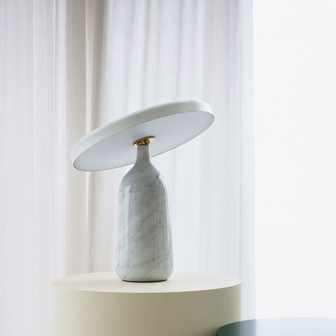 LuxeEddy - Table Lamp with Elegant Design and Subtle Light Distribution