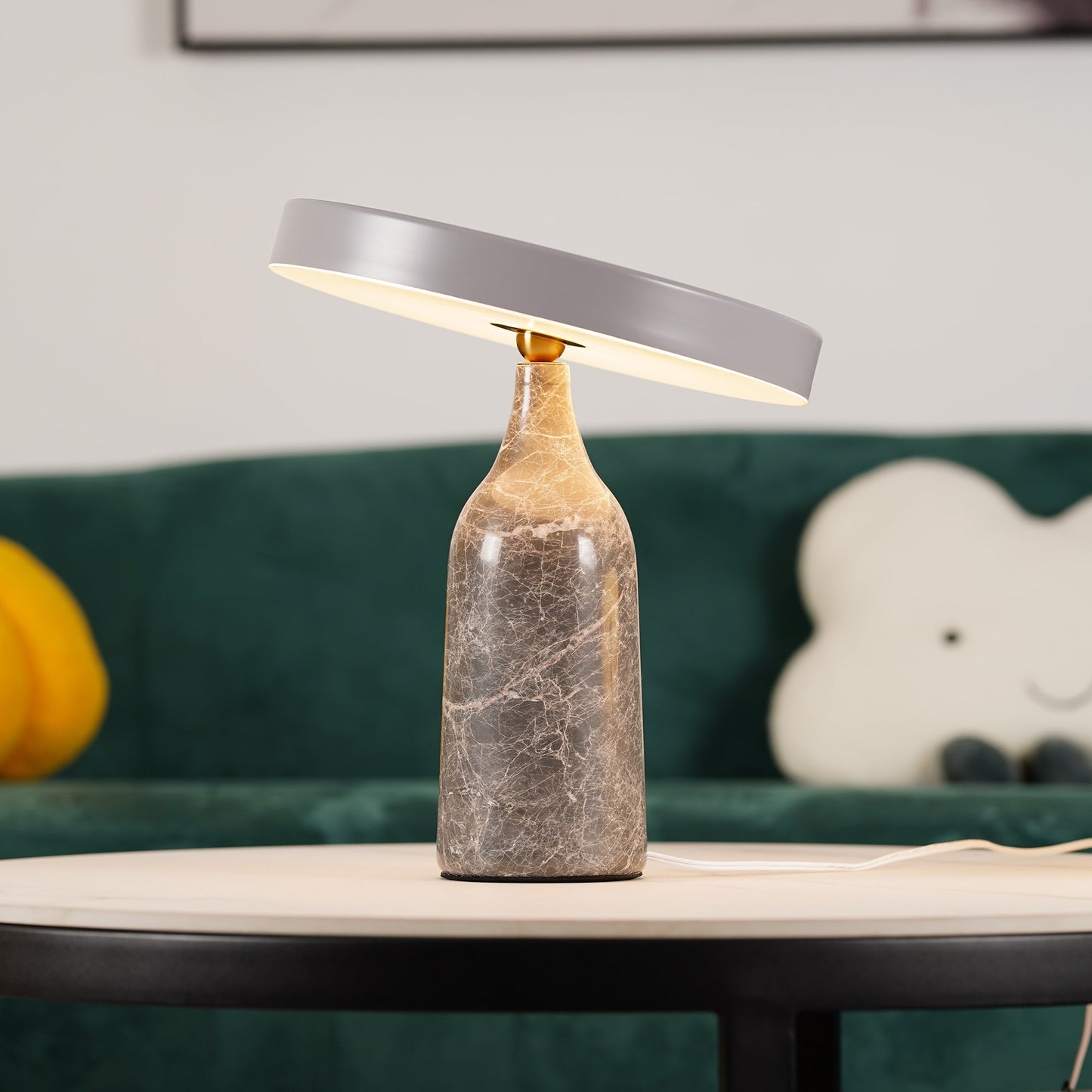LuxeEddy - Table Lamp with Elegant Design and Subtle Light Distribution
