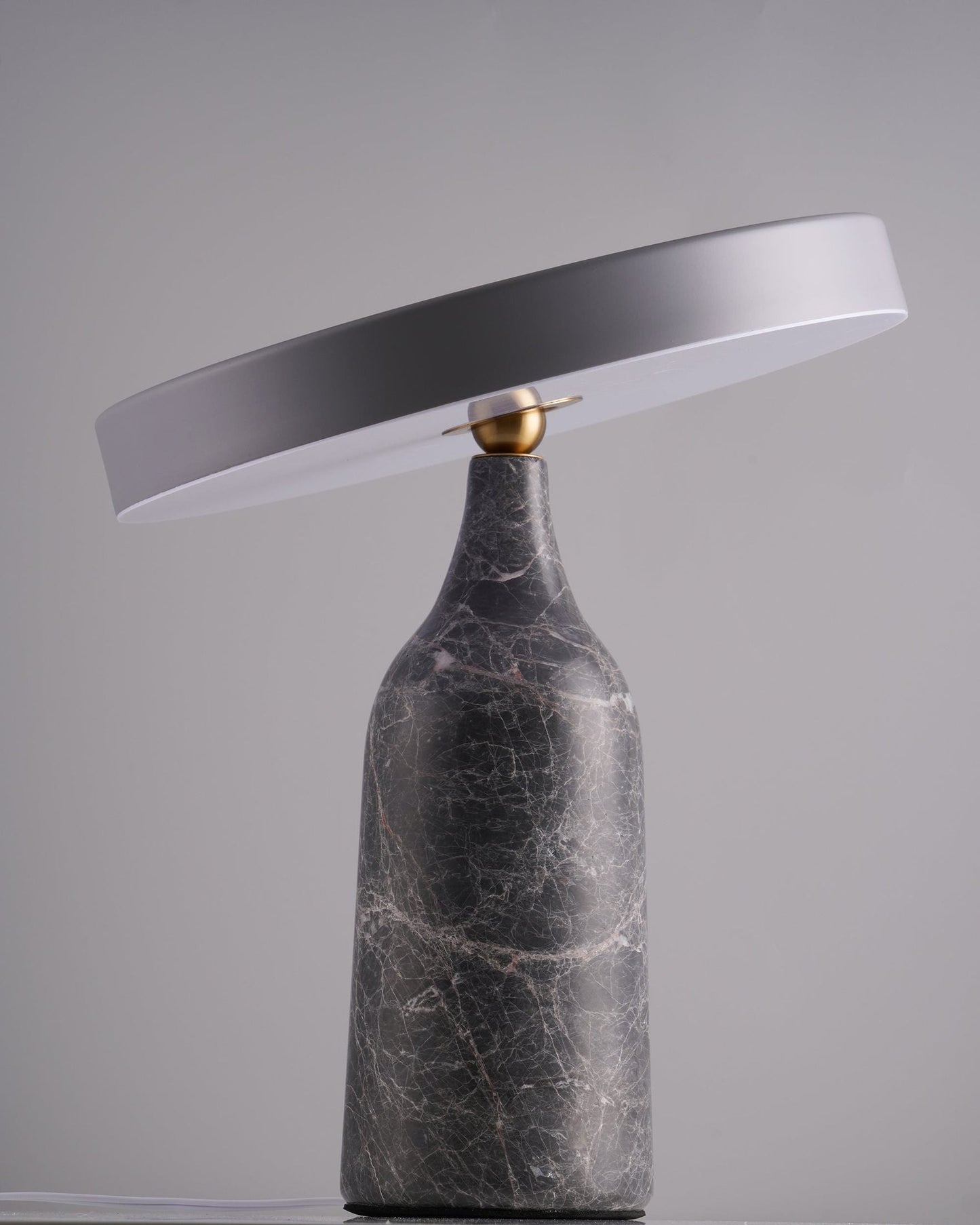 LuxeEddy - Table Lamp with Elegant Design and Subtle Light Distribution