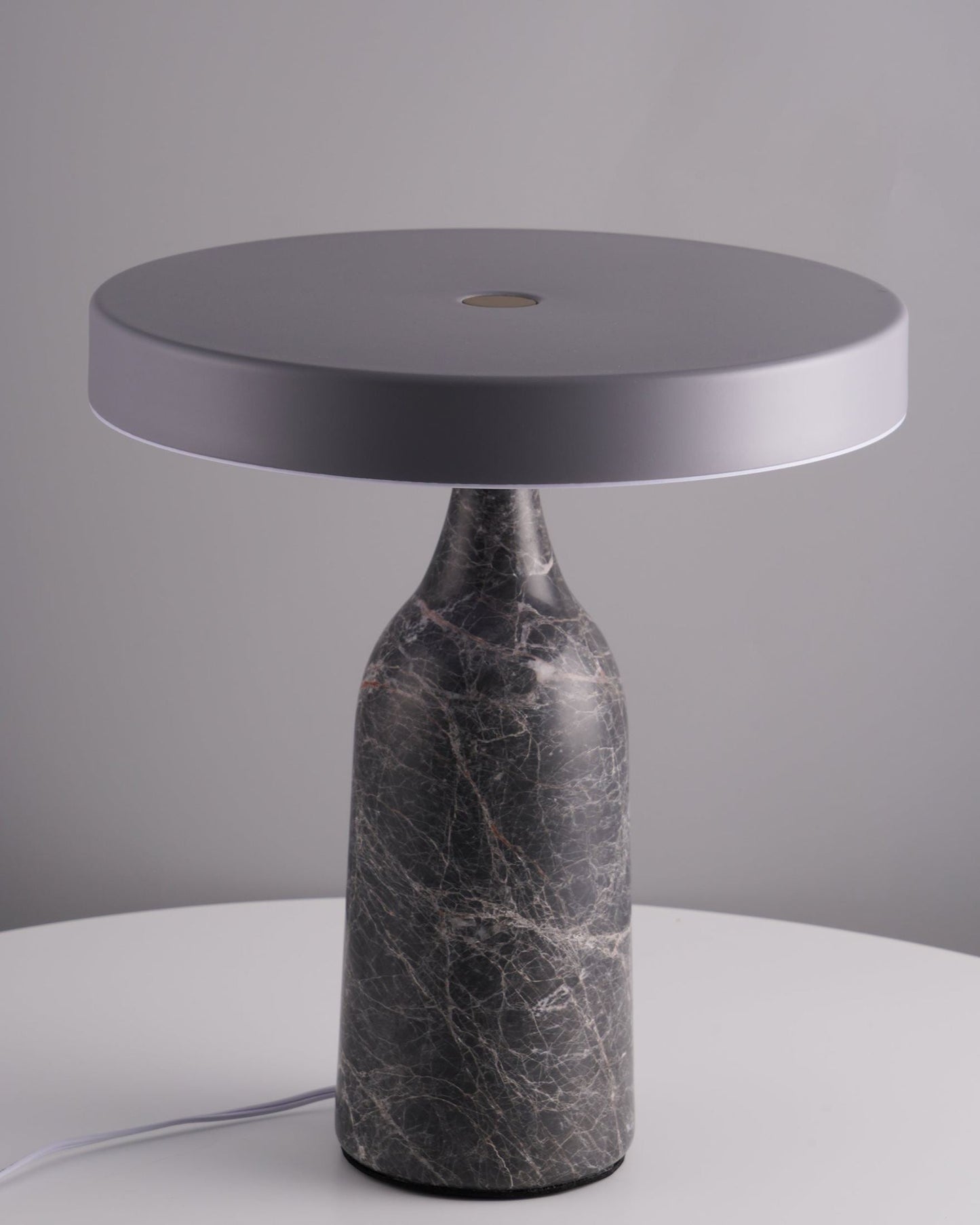 LuxeEddy - Table Lamp with Elegant Design and Subtle Light Distribution