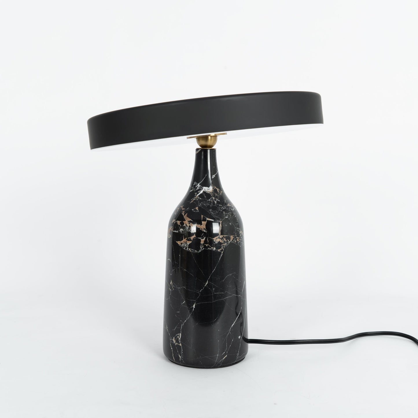 LuxeEddy - Table Lamp with Elegant Design and Subtle Light Distribution
