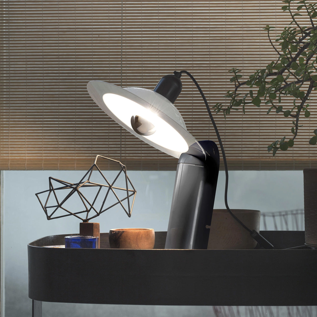 VersaLume – Lampe de table avec abat-jour réglable