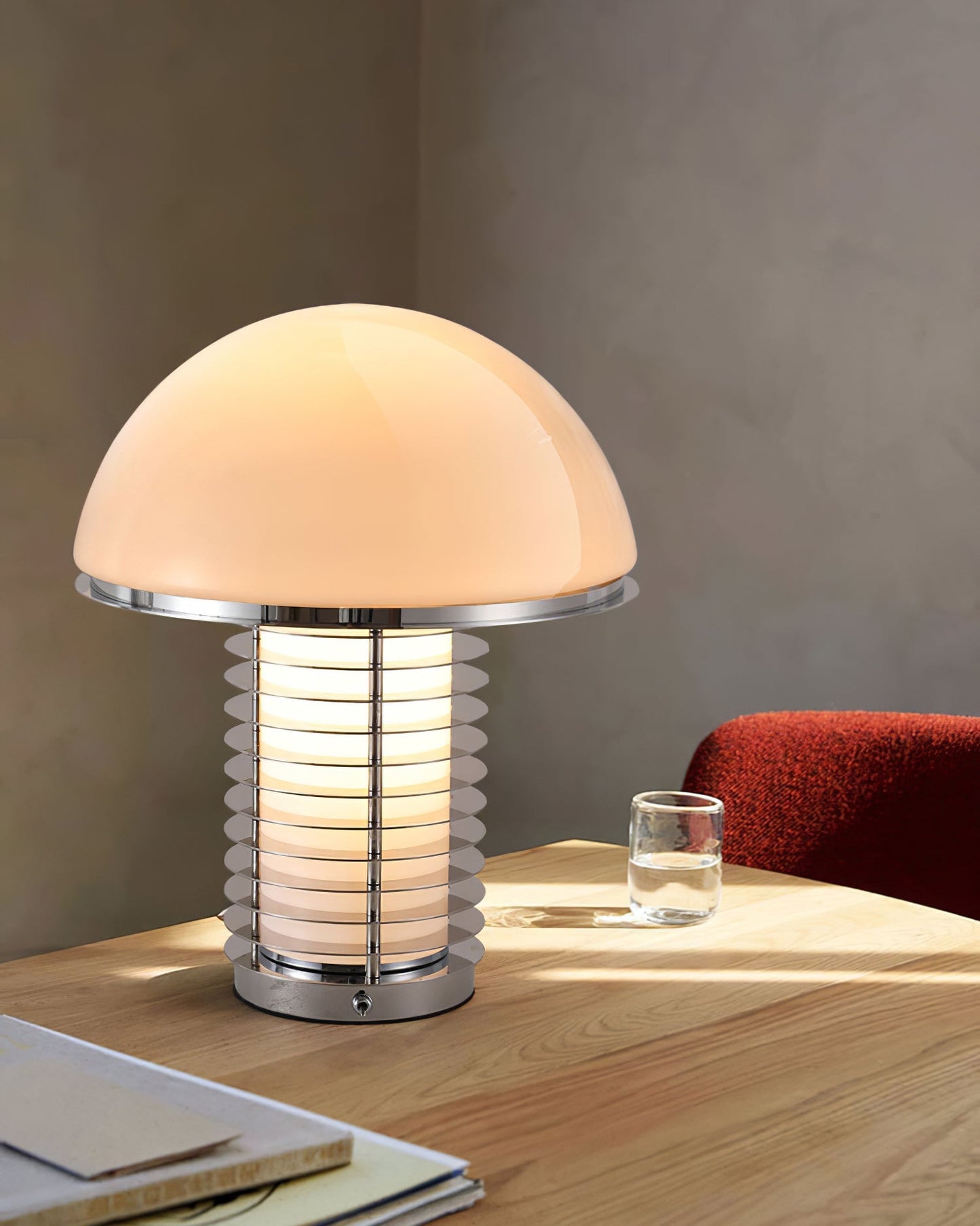 LichtLeuchten - Table Lamp with Subtle Lighting and Modern Finish