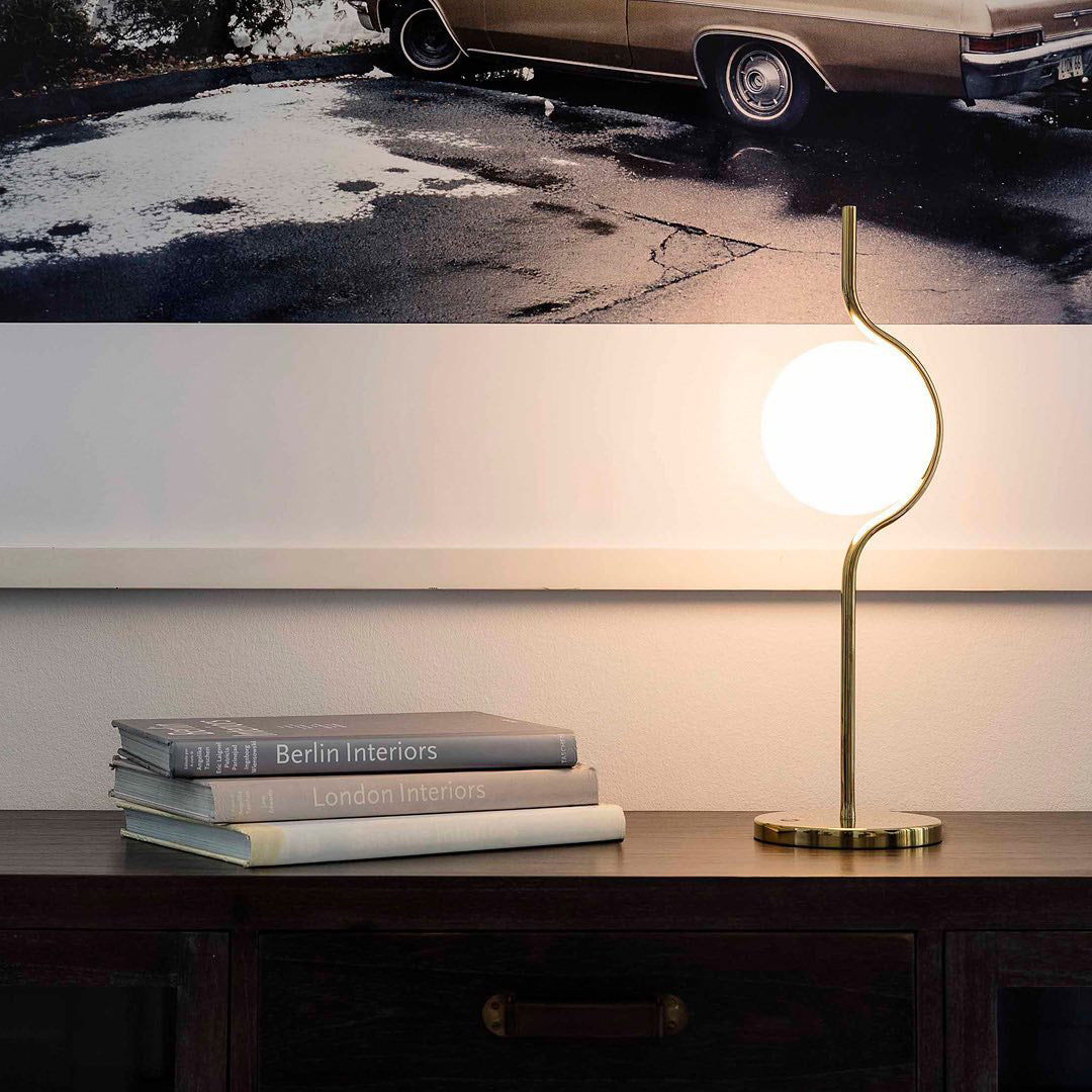 LevitaGlow - Table Lamp with Weightless Effect and Warm Lighting