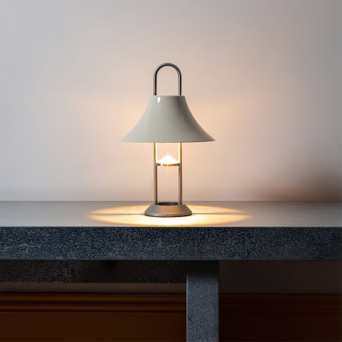 OysterShine – Genopladelig LED-bordlampe med monteringskrog
