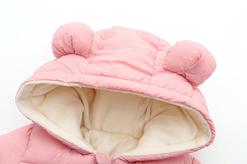 Warmer und gemütlicher Baby-Winterstrampler mit Ohren