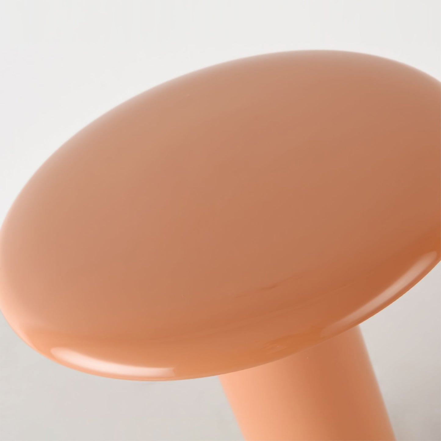 LumiLite – Minimalistisk bordlampe med USB-opladningsfunktion