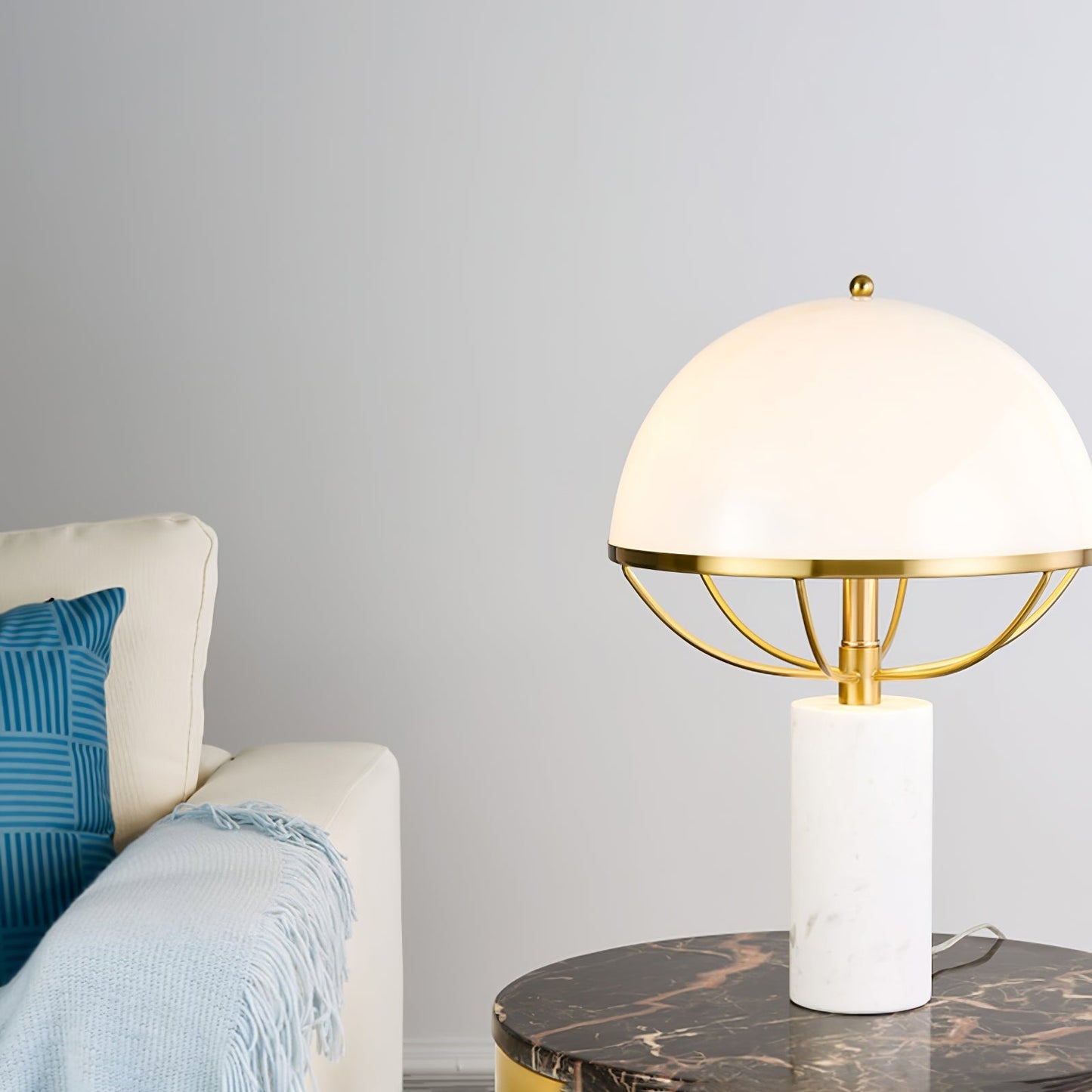 GlassElegance – Moderne bordlampe med guldfinish