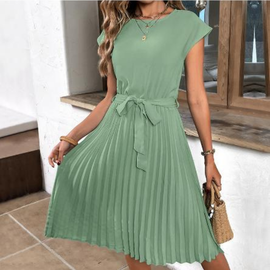 Robe plissée à manches courtes